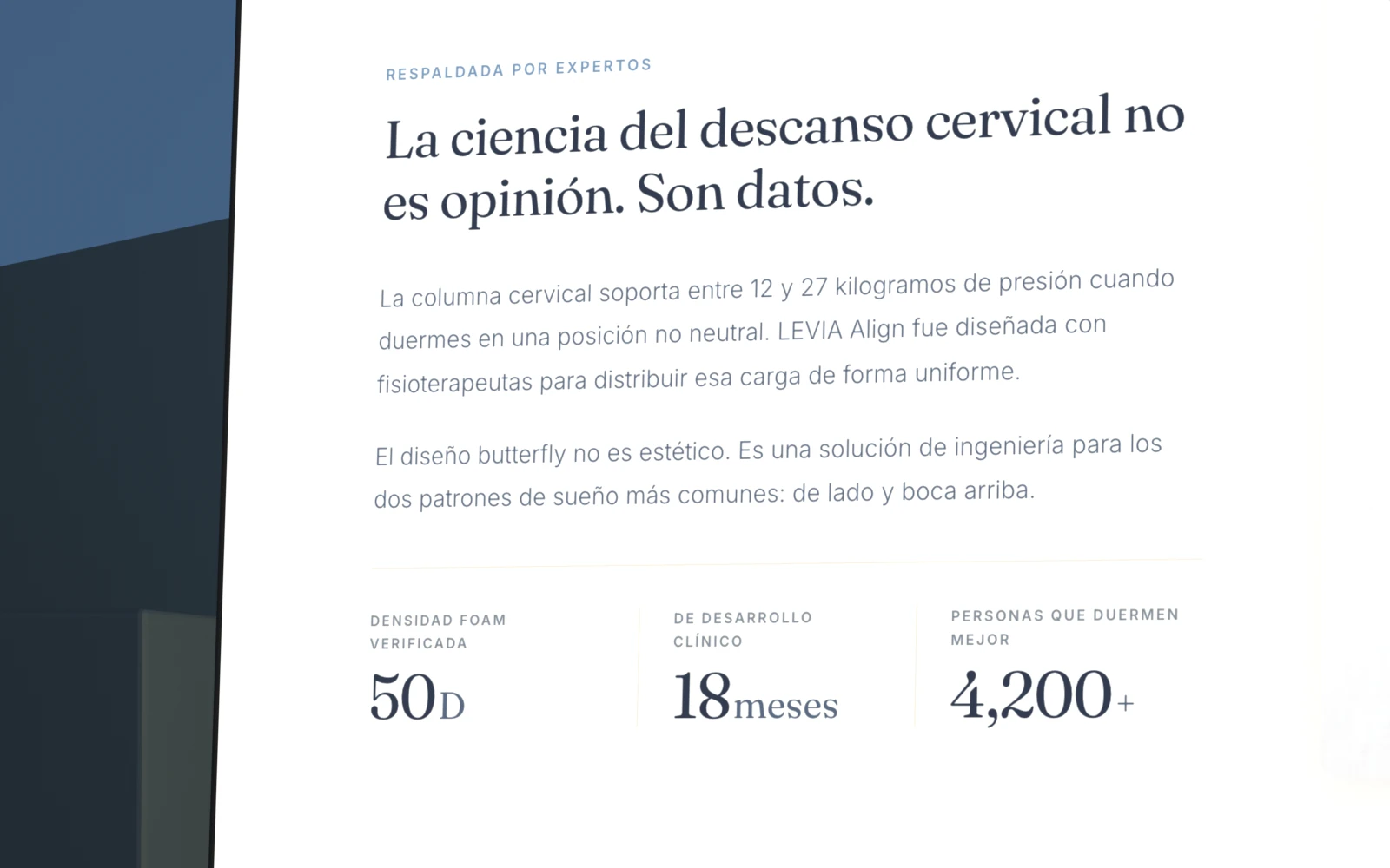 Macro de la sección de ciencia: 50D, 18 meses y 4,200+ en serif sobre crema